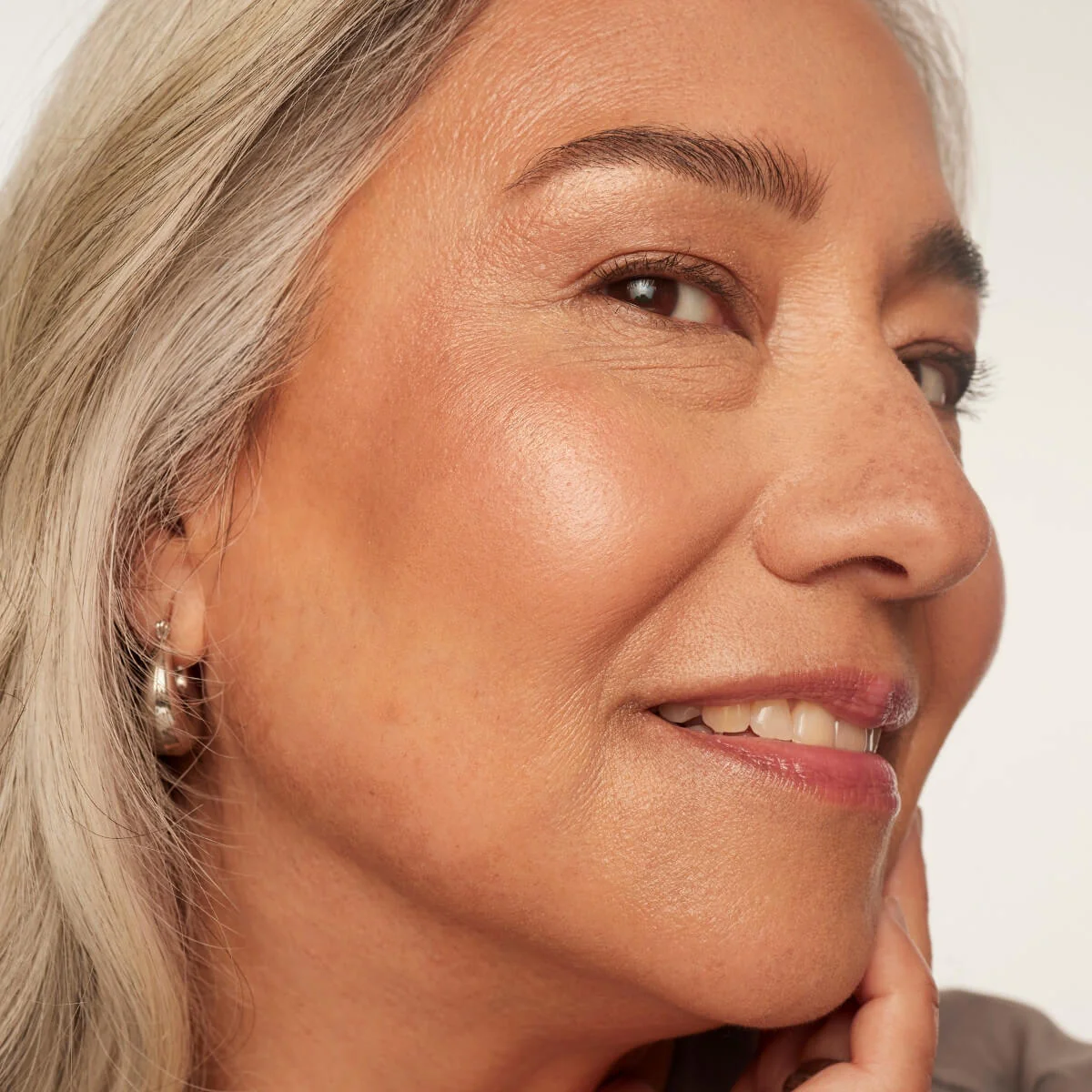 Cream Highlighter - Image 11