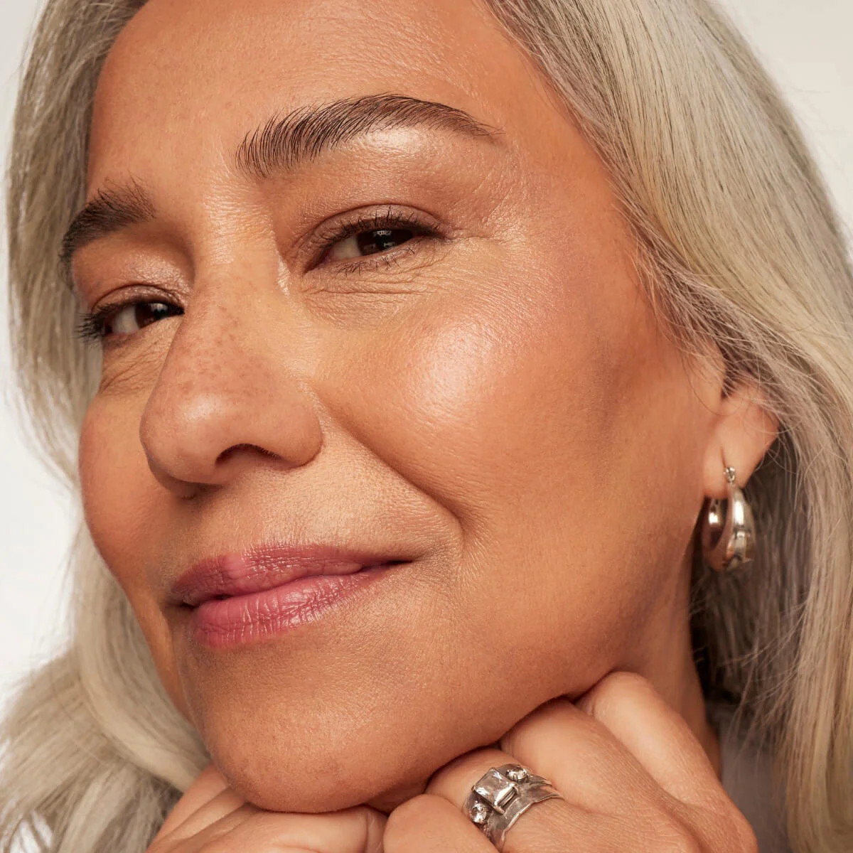 Cream Highlighter - Image 14