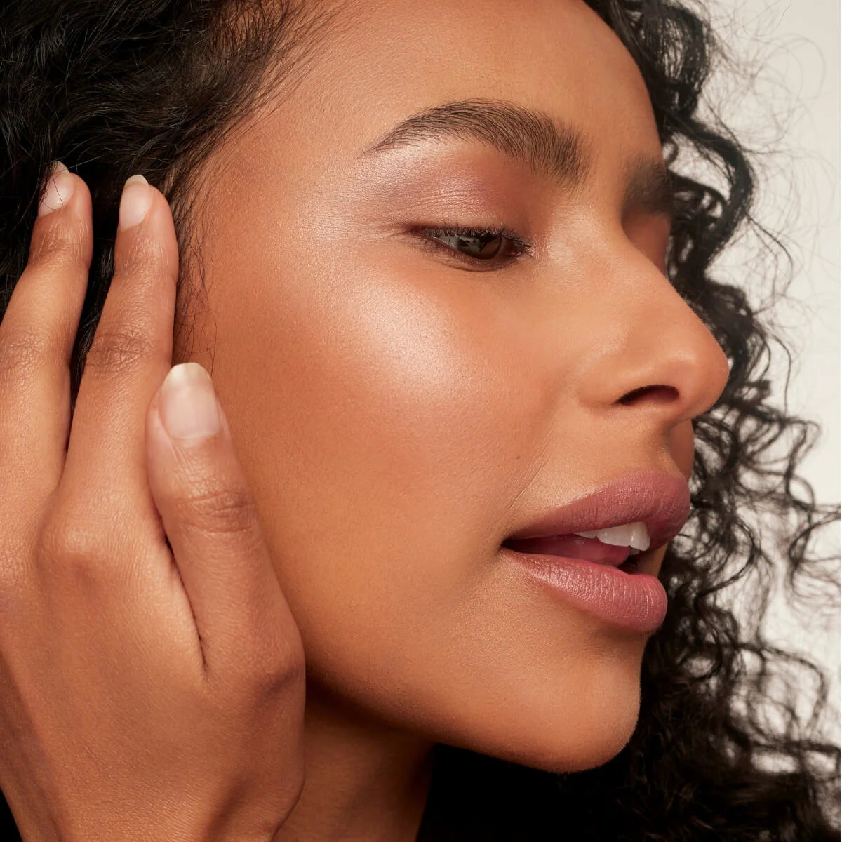 Powder Highlighter - Image 3